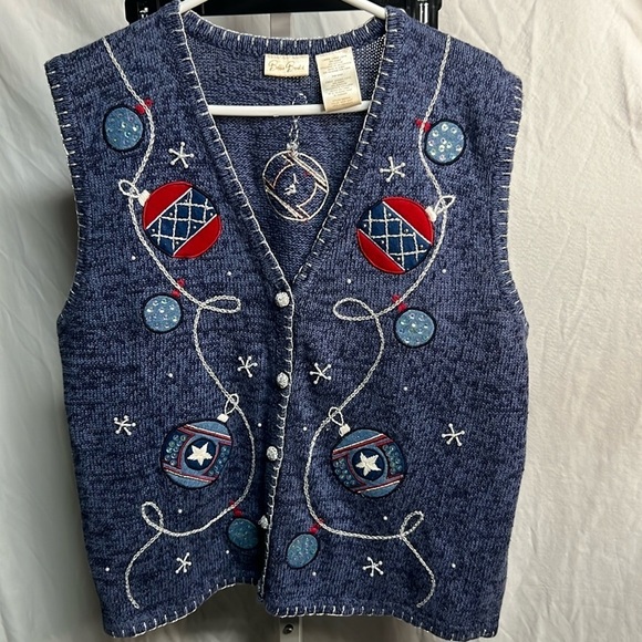 Bobbie Brooks Sweaters - Bobby brooks Christmas vest sz l